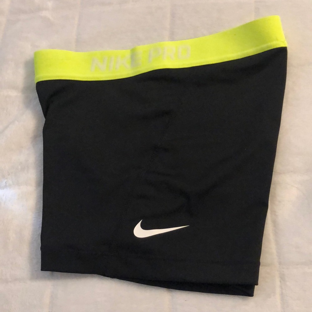 Women’s Nike pro shorts